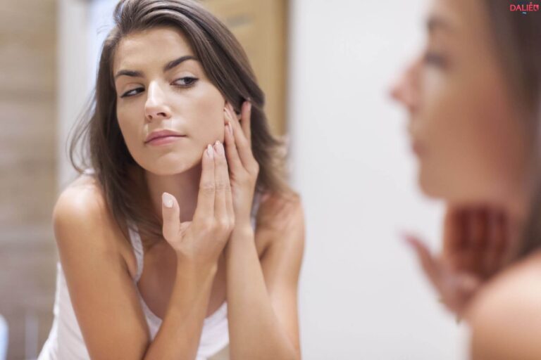 5 nguyên tắc chăm sóc da bị mụn giúp da nhanh mịn màng trở lại